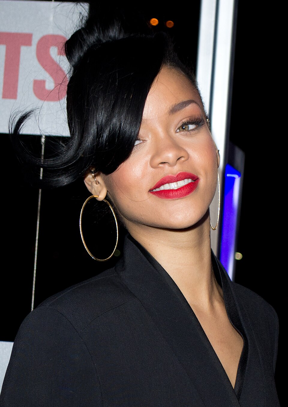 Retrato completo de Rihanna